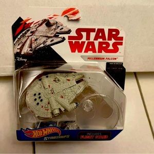 Hot Wheels Starships Star Wars Last Jedi Millennium Falcon with Flight Stand